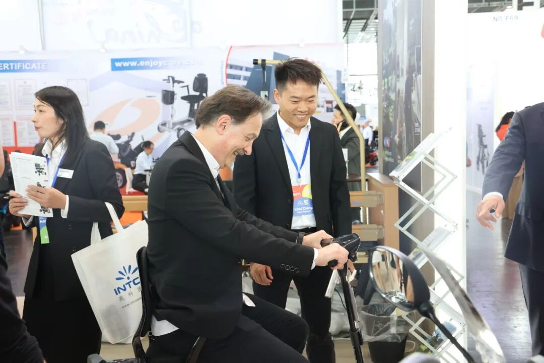 英科医疗亮相德国REHACARE2025 展示康养器械全系列创新移动解决方案